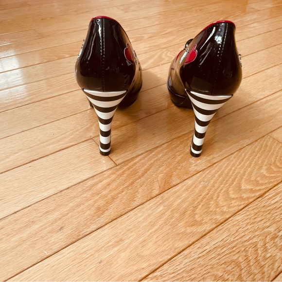 Brand New Funtasma heels faux leather with suit patterns- size 10. - Picture 3 of 7